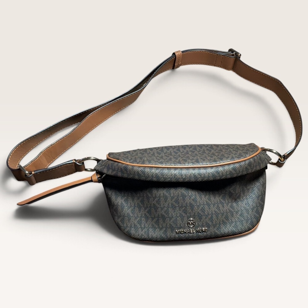 Michael Kors Slater Medium Signature Logo Sling Pack